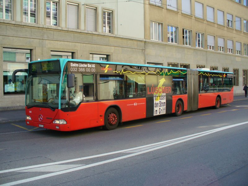 Mercedes CITATO Gelenkbus der VB Biel.. Bus Nr 141 Eingeteilt auf der Linie 3N vor dem SBB Bahnhof Biel-Bienne .. Foto vom 13.09.2006