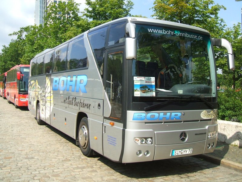 Mercedes Tourismo , des Omnibus-Unternehmens Bohr im Dortmunder
Busbahnhof, nochmals vielen Dank an den Busfahrer fr das nette
Gesprch.