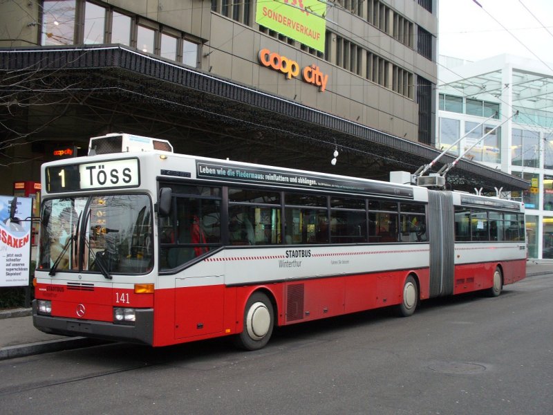 Mercedes Trolleybus 141 beim Busbahnhof in Winterthur eingeteilt auf der Linie 1 Tss am 01.01.2008