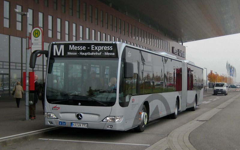 Messe-Express am 24.10.09 vor der Karlsruher Messe.
