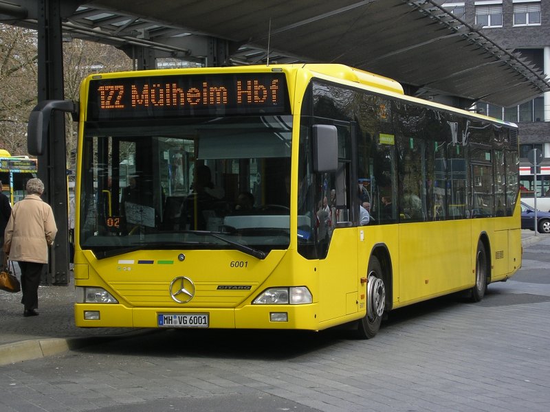 MHVG (Mlheimer Verkehrs Ges.)Wagen 6001 , Linie 122 von Oberhausen Hbf. nach Mlheim Hbf.(19.04.2008)