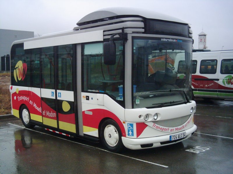 Microbus Gruau bei dem Verkehrsbetrieb  Transport en Moselle et Madon  in Neuves-Maisons, sdwestlich von Nancy.