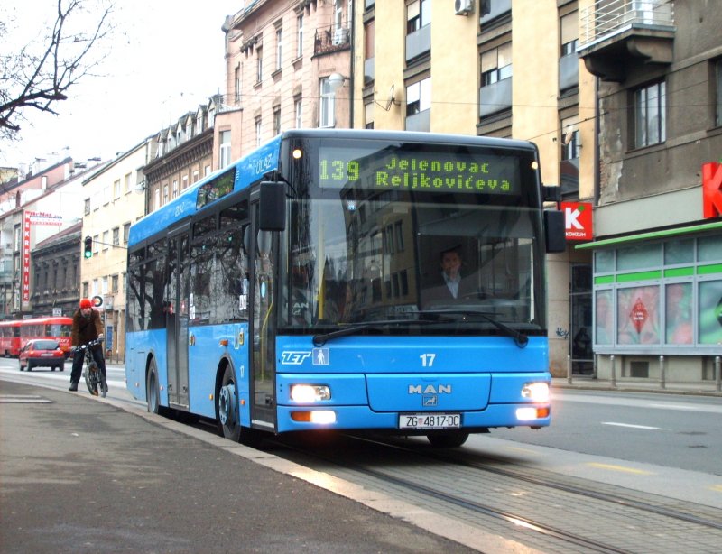Minibus MAN NM 223.2 auf der Rundlinie 139 Richtung Jelenovac.