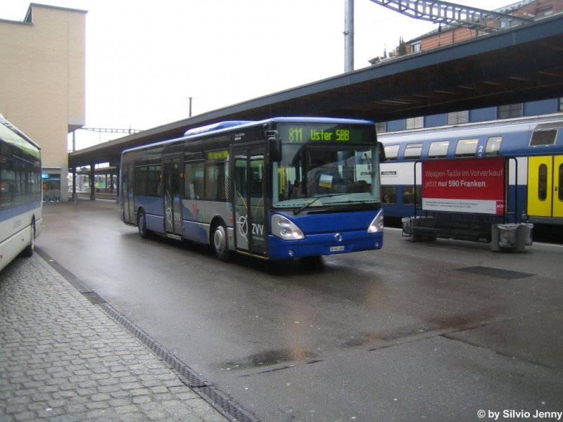 Mit ein paar wenigen Linien rund um Uster fährt Ryffel auch noch für die VZO, somit fährt er in Uster für 3 verschidene Verkehrsbetriebe. Im Gegensatz zur VZO selber beschaffte Ryffel keine Citaros, sondern Iveco Irisbusse, hier erreicht der Nr. 72 den Bhf. Uster am 28.3.09