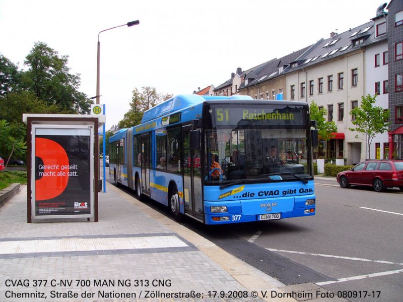 nach der Reaktivierung erhielt der (wie auch 378) lngere Zeit abgestellte Gas-Bus 377 die Beschriftung im aktuellen Schema; die  zerfetzten Teile der Gasbus-Werbung wurden entfernt.