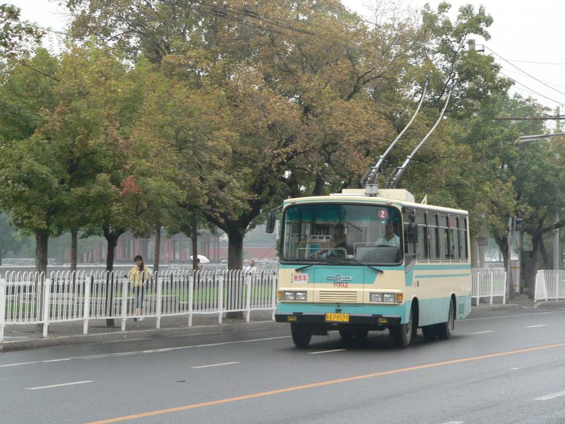 Nachfolgend einige Bilder von O- und Dieselbussen aus dem September 2007, Peking.