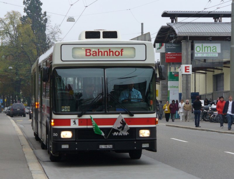 NAW / Hess Nr. 250  Whrend der Olma unterwegs als Extrabus zum Bahnhof von St.Gallen am 14.10.2007