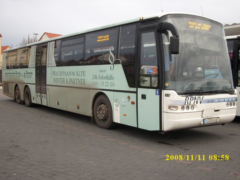 NEOPLAN-Bus nach seiner Ankunft in Bergen/Rgen am Busbahnhof am 11.11.2008.