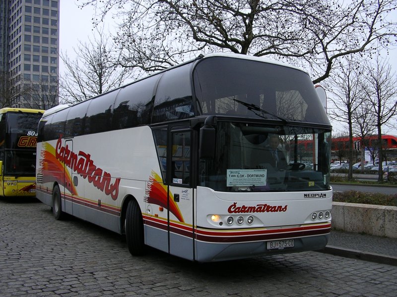 Neoplan von  cazmaltrans  im Dortmunder Bbf.(09.03.2008)