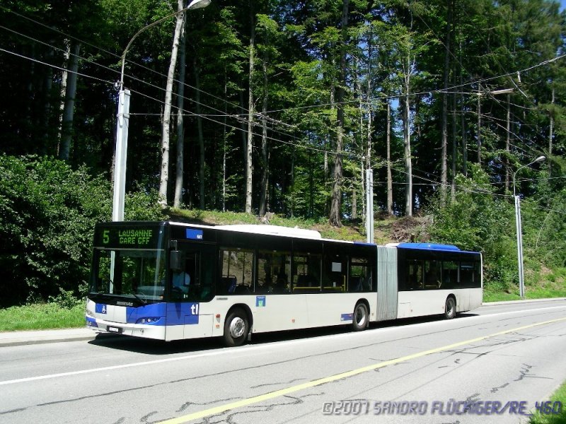 Neoplan Centorliner unterhalb von croix blanche. Vielen Dank an den Fahrer, der massgeblich zum Gelingen des Bildes beigetragen hat!