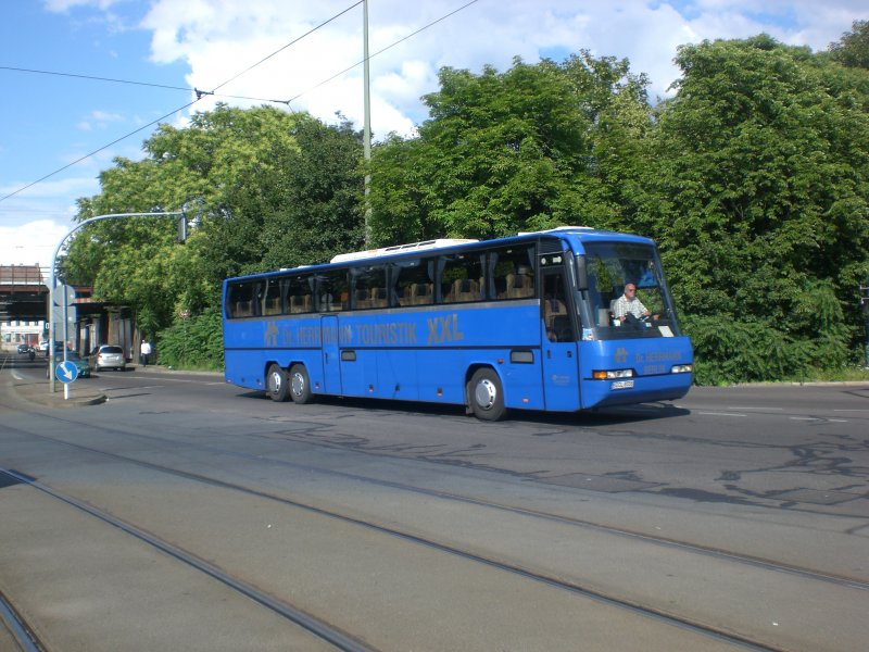 Neoplan Cityliner am S-Bahnhof Schneweide/Sterndamm.