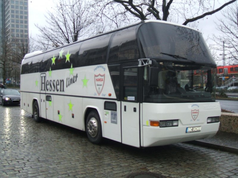 Neoplan Cityliner,als  Hessen liner  des  Fanfarenzug Hansa Giessen  on tour im Dortmunder Busbahnhof.(05.01.2008)