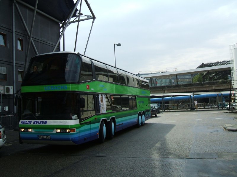 Neoplan Doppelstock im Kölner Busbahnhof.(01.09.2007)