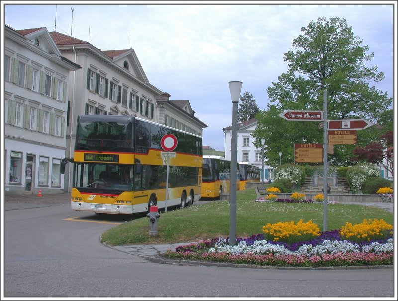 Neoplan Doppelstockbus am Dorfplatz in Heiden. (07.05.2007)