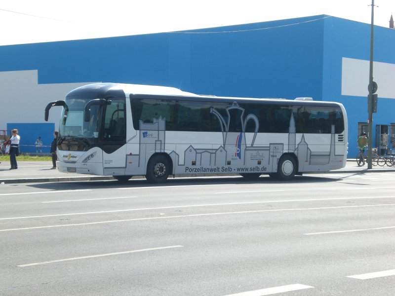 Neoplan Euroliner an der Haltestelle Mitte Lustgarten.