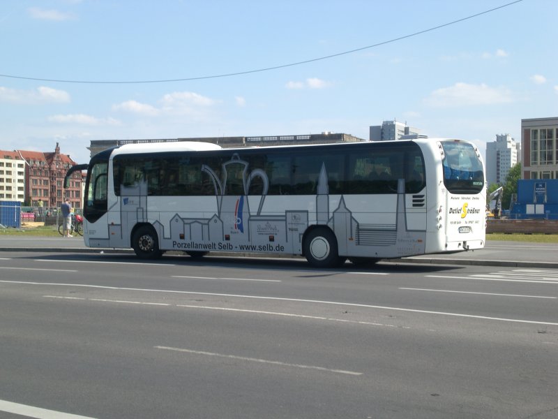 Neoplan Euroliner an der Haltestelle Mitte Lustgarten.