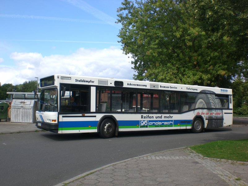 Neoplan N 40-Serie auf Sonderfahrt in das Ostseebad Damp am Bahnhof Eckernförde.