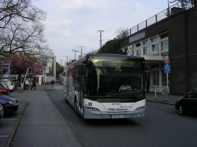 Neoplan N4516,Wagen 1509 von TRD Reisen ,im Auftrag der DSW21,als
Linie 452 Dortmund Hbf. Nord nach Sphenfelde.(24.04.2008)