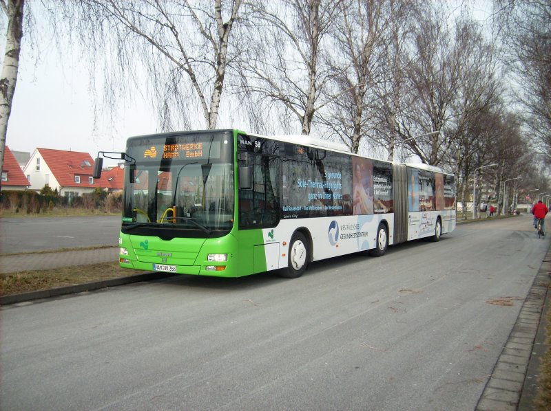 Nicht das schnste etter aber dennoch eine interessante Kulisse. Hako 58 an der Pausenhaltestelle am Hammer Maximilianpark.