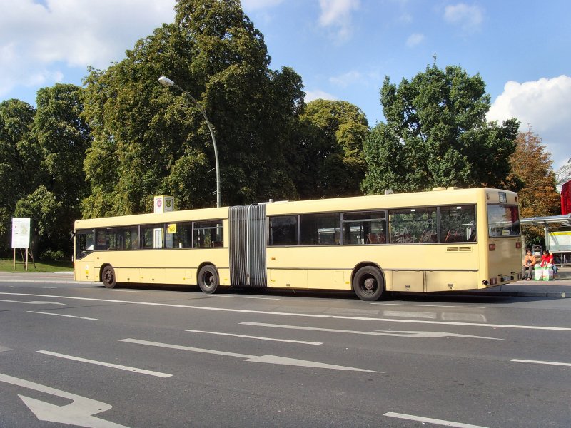 Niederflur-Gelenkbus in Spandau, 9.9.2008
