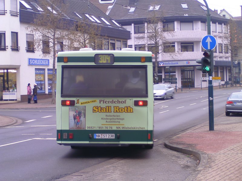 NK-ST-238 am 20.02.09 in Wiebelskirchen. Er fhrt auf Linie 304 nach Breitenbach. Abfahrtszeit ist 16:21 Uhr.