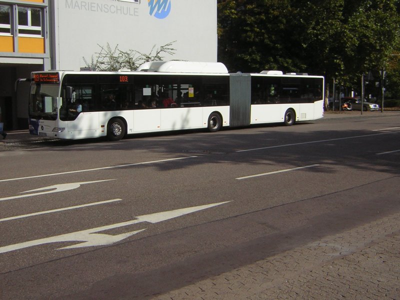 Nochmal einer der neuen Citaro Erdgasbusse an der Marienschule in der Saarbrcker-Stengelstrae.