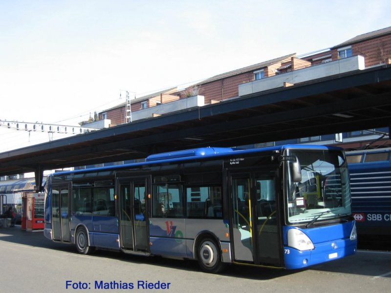 Nun ist Iveco Nr. 73 auch mit VZO- Schrift versehen am 23.Feb.08 in Uster auf dem Pausenplatz