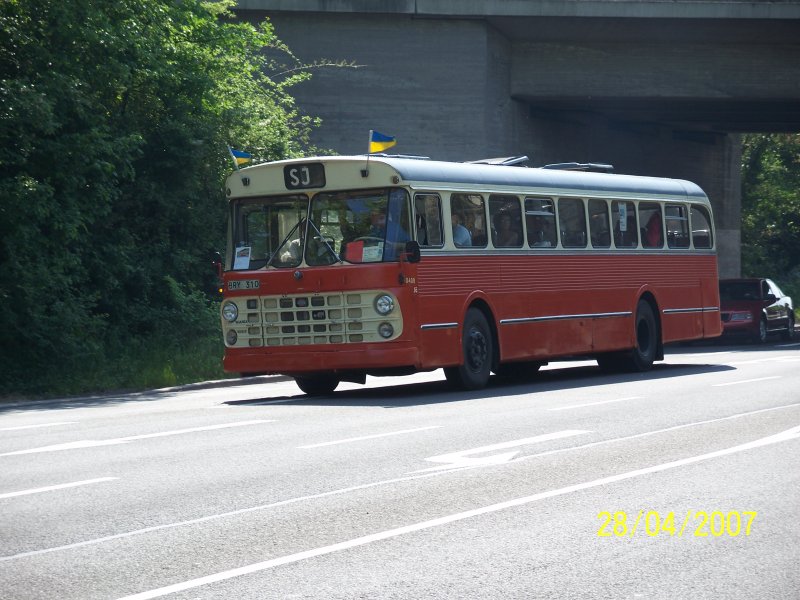 Oldie in Speyer. Der Bus nahm an der Oldtimerausfahrt von Sinsheim nach Speyer und dann wieder nach Sinsheim teil. Organisiert wurde das Treffen von den Technik - Museen Speyer und Sinsheim.