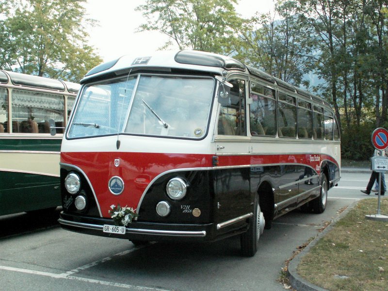 Oldtimertreffen,Saurer Reisebus am 19.09.09 in Chur