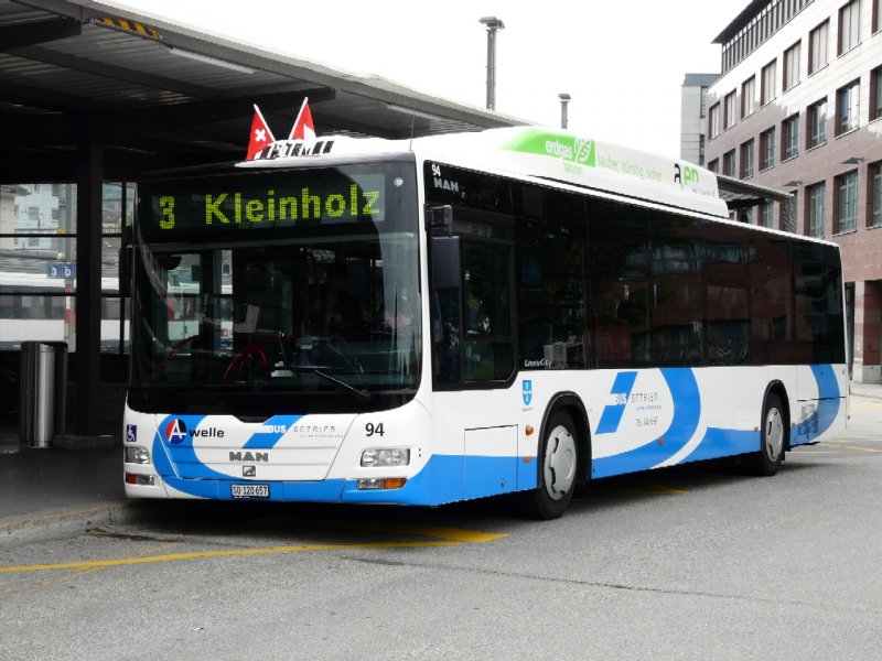 Olten - MAN Gasbus Nr.94  SO 120657 eingeteilt auf der Linie 3 bei der Haltestelle vor dem Bahnhof in Olten am 14.06.2008