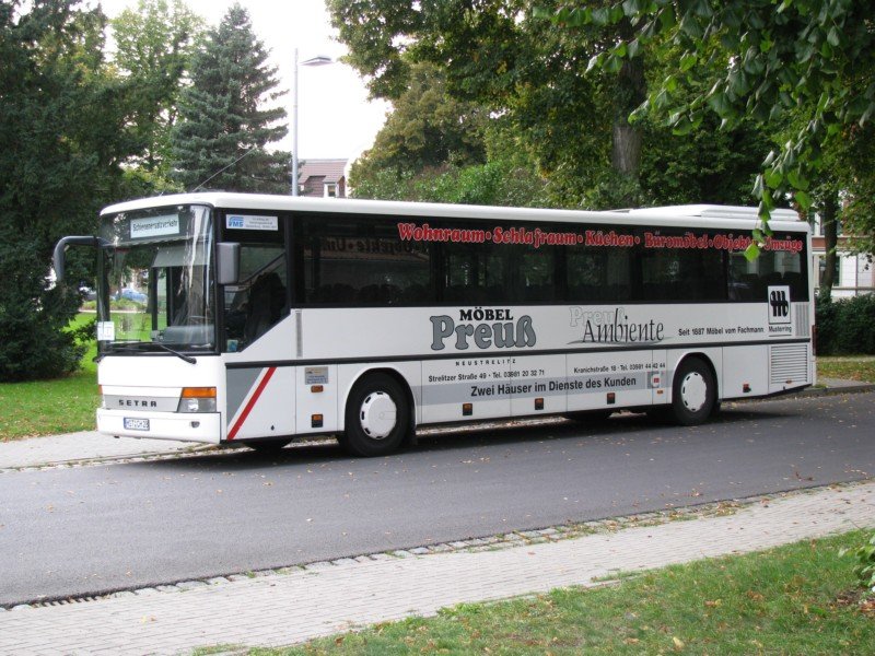 Omnibus SETRA .... aus dem Landkreis Mecklenburg-Strelitz am ZOB, von der DB AG zum SEV eingesetzt, wegen Bauarbeiten auf dem Streckenabschnitt Grevesmhlen - Bad Kleinen, Grevesmhlen 20.09.2008
