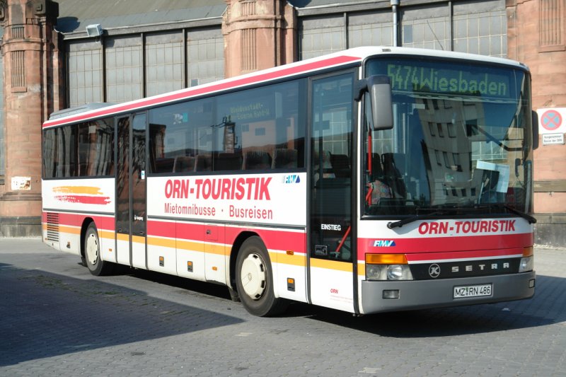 ONR MZ RN 486 im Juni 2006 vor dem HBhttp://www.bus-bild.de/bilder/thumbs/tn_32480.jpgF Wiesbaden.