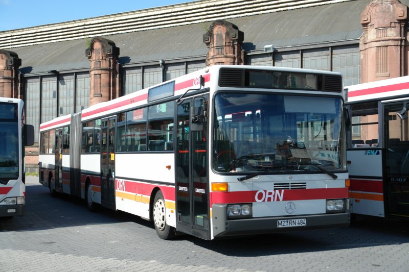 ORN (MZ RN 484) im Juli 2007 vor den HBF Wiesbaden.