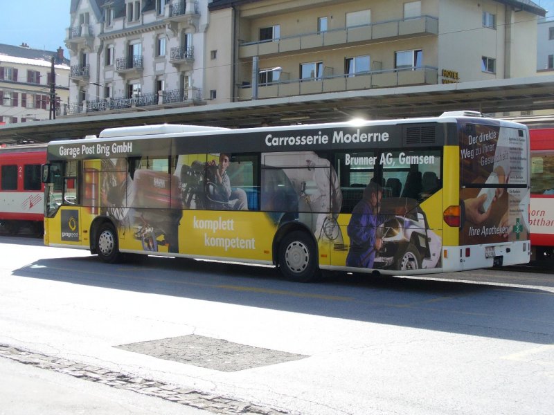 Post - Gleicher Mercedes Citaro Post-Regio-Bus VS 241963 mit der anderen Seite auch mit Werbung bei der Postautohaltestelle vor dem Bahnhof in Brig am 20.09.2007 .. Nicht mehr als Schweizer Postauto Erkennbar .. Schade