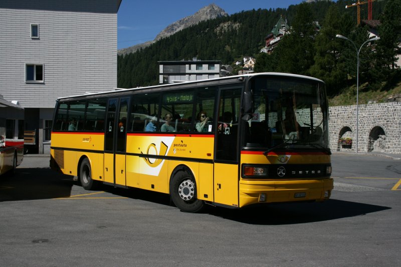 PostAuto Graubnden, GR 102'332 (Setra 213UL, 1994) am 4.8.2007 in St. Moritz, Bahnhof.