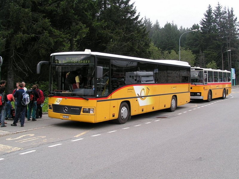 Postauto M.B.  Integro  steht am Bahnhof in Andermatt zur Abfahrt bereit um ber den Gotthardpass nach Ariolo zu fahren. 07.08.07