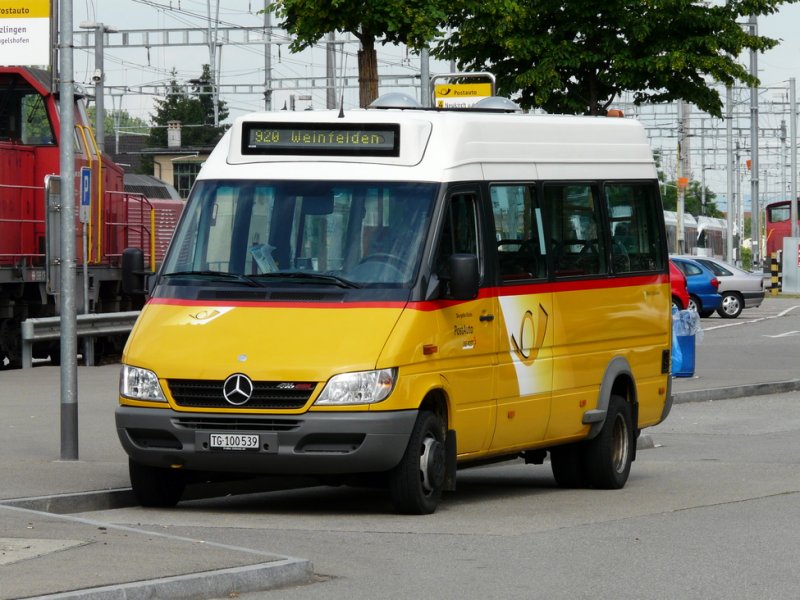 Postauto - Mercedes 416 CDI  TG 100539 bei den Haltestellen beim Bahnhof Weinfelden am 21.06.2009
