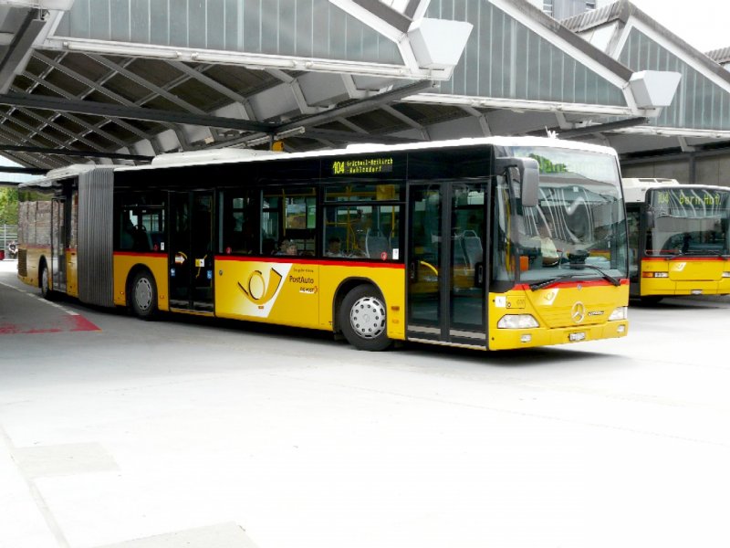 Postauto - Mercedes Citaro Gelenkbus BE 611734 unterwegs auf der Linie 104 bei den Haltestellen ob dem Bahnhof Bern am 26.07.2008