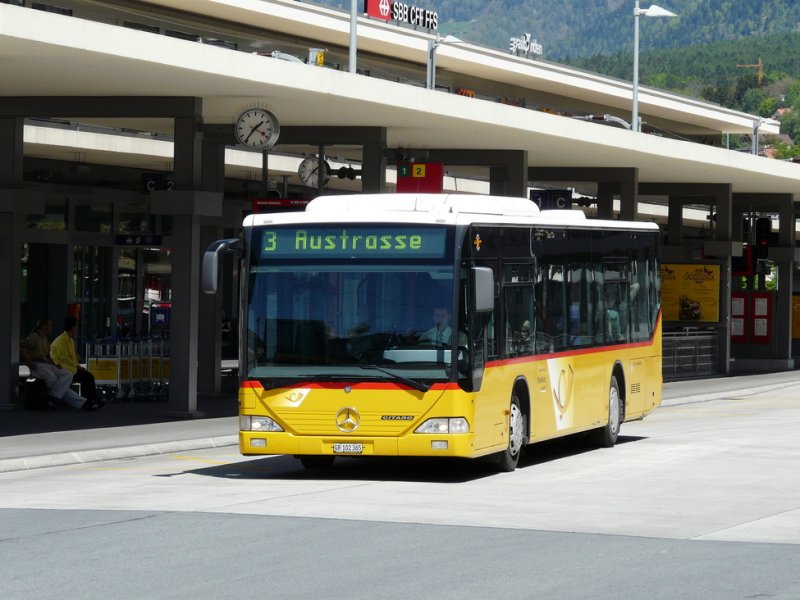 Postauto - Mercedes Citaro GR 102365 unterwegs auf der Linie 3 bei den Bushaltestellen vor dem Bahnhof in Chur am 07.05.2009