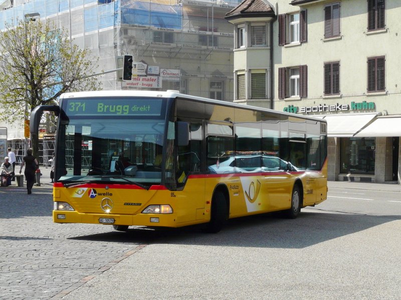 Postauto - Mercedes Citaro Nr.95 AG 30579 unterwegs auf der Linie 371 bei den Haltestellen vor dem Bahnhof Brugg am 09.04.2009
