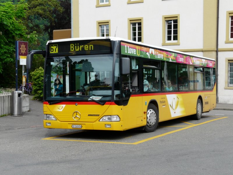 Postauto - Mercedes Citaro  SO 148656 unterwegs auf der Linie 67 bei den Haltestellen vor dem Bahnhof Liestal am 11.05.2009