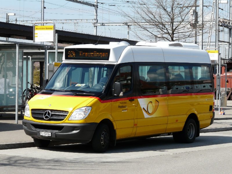 Postauto - Mercedes Sprinter TG 158064 bei der Haltestelle neben dem Bahnhof von Weinfelden am 13.04.2008
