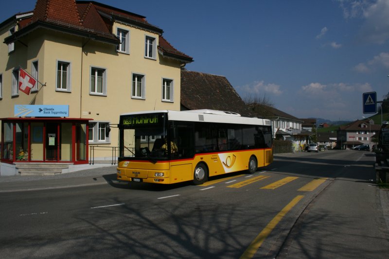 PostAuto Ostschweiz, PU Postautobetriebe AG Unteres Toggenburg, Ltisburg, SG 215'399 (MAN 12.220HOCL/A76, 2003) am 14.4.209 in Mosnang.