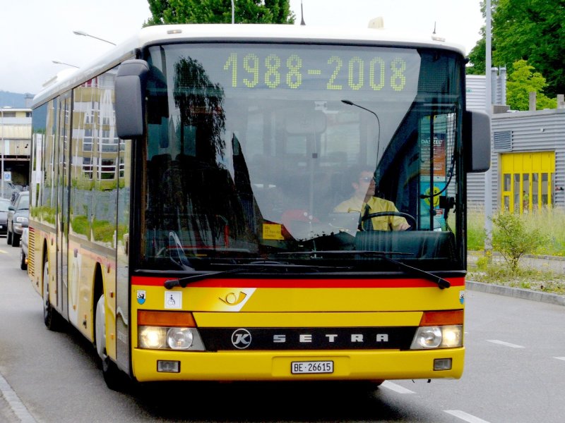 Postauto - SETRA Bus  BE 26615 unterwegs in der Dr.Schneiderstrasse in Nidau am 31.05.2008