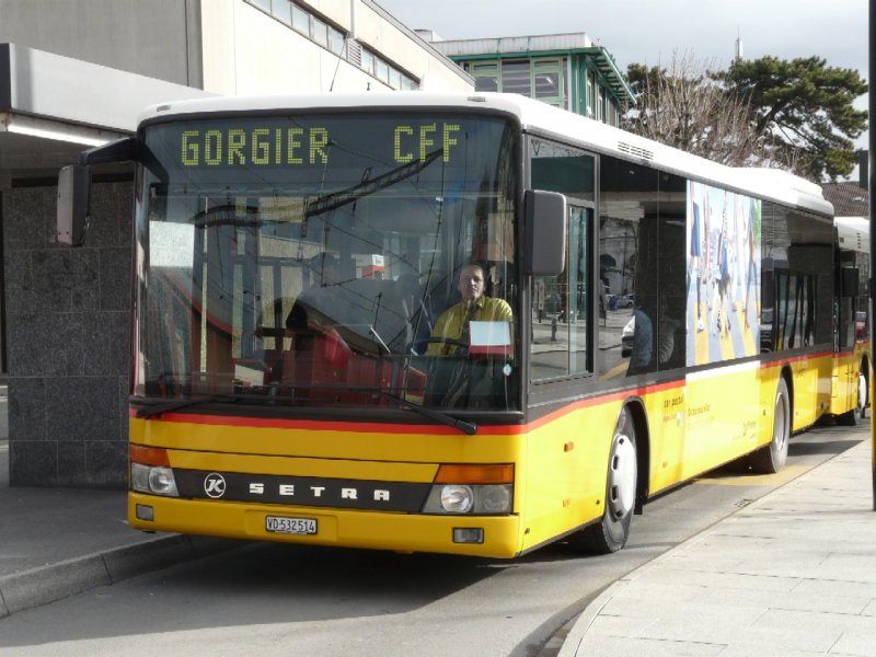 Postauto - Setra S 315  NF  Regiobus nach Gorgier CFF bei der Postautohaltestelle am Bahnhofsplatz in Yverdon les Bains am 19.01.2008