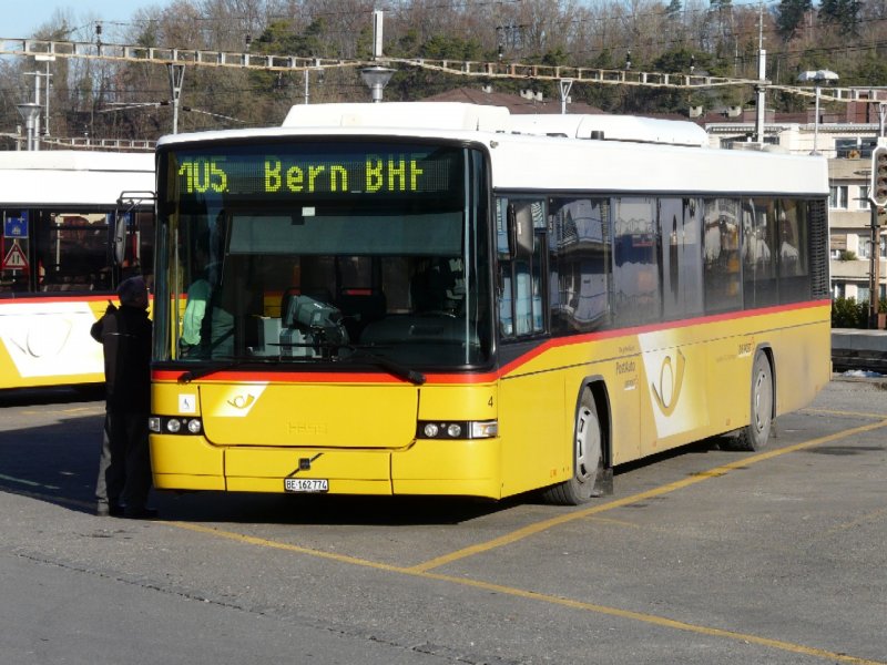 Postauto - Volvo-Hess  BE 162774 unterwegs auf der Linie 105 in Lyss am 26.12.2008