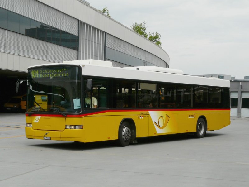 Postauto - Volvo-Hess Bus BE 615599 unterwegs auf der Linie 101 bei den Haltestellen ob dem Bahnhof Bern am 26.07.2008