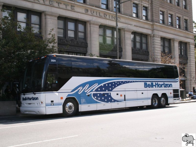 Prevost H-Series der amerikanischen Busgesellschaft  Bell-Horizon . Aufgenommen wurde der Bus am 19. September 2008 in Philadelphia im US-Bundesstaat Pennsylvania.