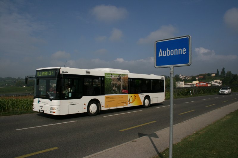 PU ARCC, Aubonne, VD 1'243 (MAN N313/A20, 2005) am 17.9.2009 am unteren Dorfende von Aubonne unterwegs nach Allaman.
