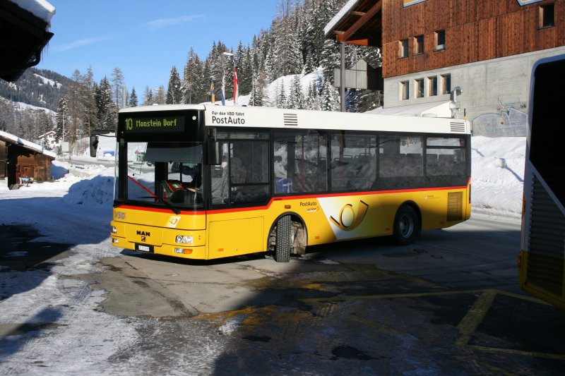 PU Hartmann Davos-Monstein GR 160'686 (MAN/Gppel NM223/A76, 2003) am 16.12.2007 in Davos-Glaris, Bahnhof. 